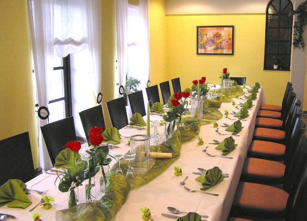 Hotel Pfaffenhof Lich Extérieur photo